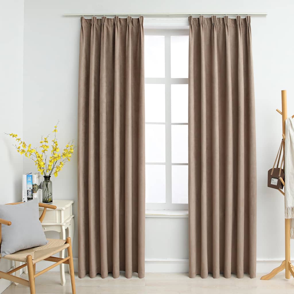 Pimendavad kardinad konksudega, 2 tk pruunikashall 140 x 245 cm